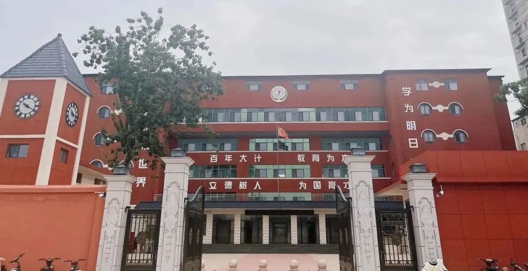 建筑的摆设布局 AI 生成的内容可能不正确。