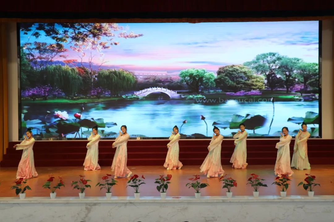 窗户外的风景 AI 生成的内容可能不正确。